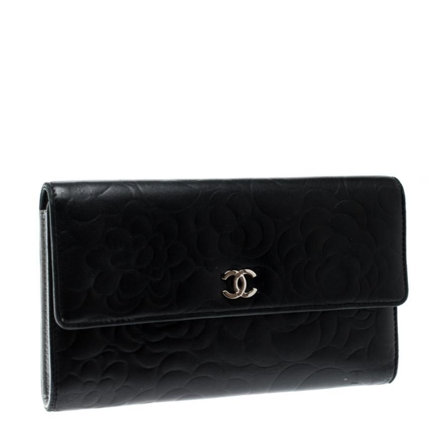 Chanel Black Camellia Embossed Leather Flap Wallet In Fair Condition In Dubai, Al Qouz 2