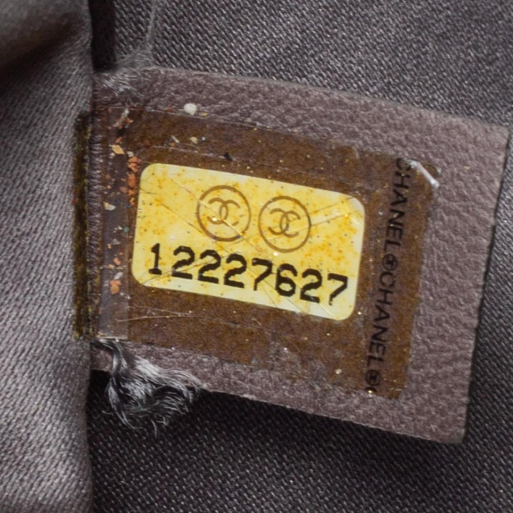 Chanel Chanel Schwarz Kamelie geprägtes Lack-Vinyl Akkordeon Hobo 6