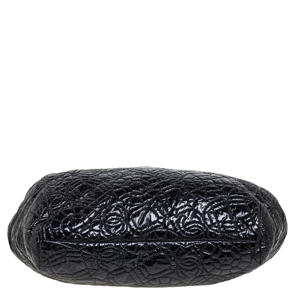 Chanel Chanel Schwarz Kamelie geprägtes Lack-Vinyl Akkordeon Hobo 7
