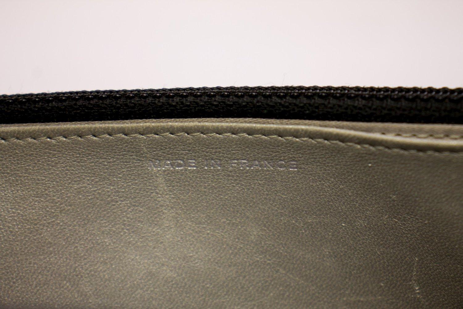 CHANEL Portafoglio WOC nero con camelia in rilievo su catena Borsa a tracolla in vendita 11