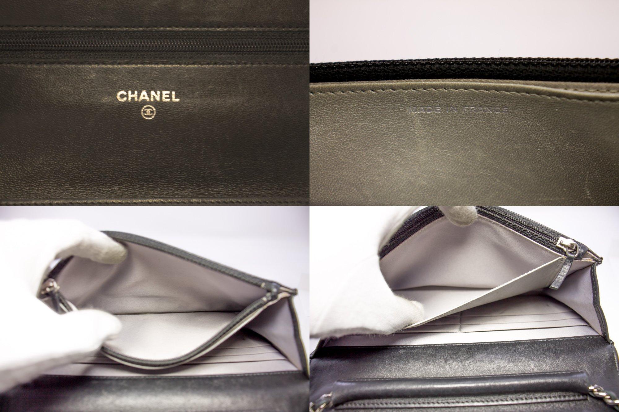 CHANEL Portafoglio WOC nero con camelia in rilievo su catena Borsa a tracolla in vendita 3