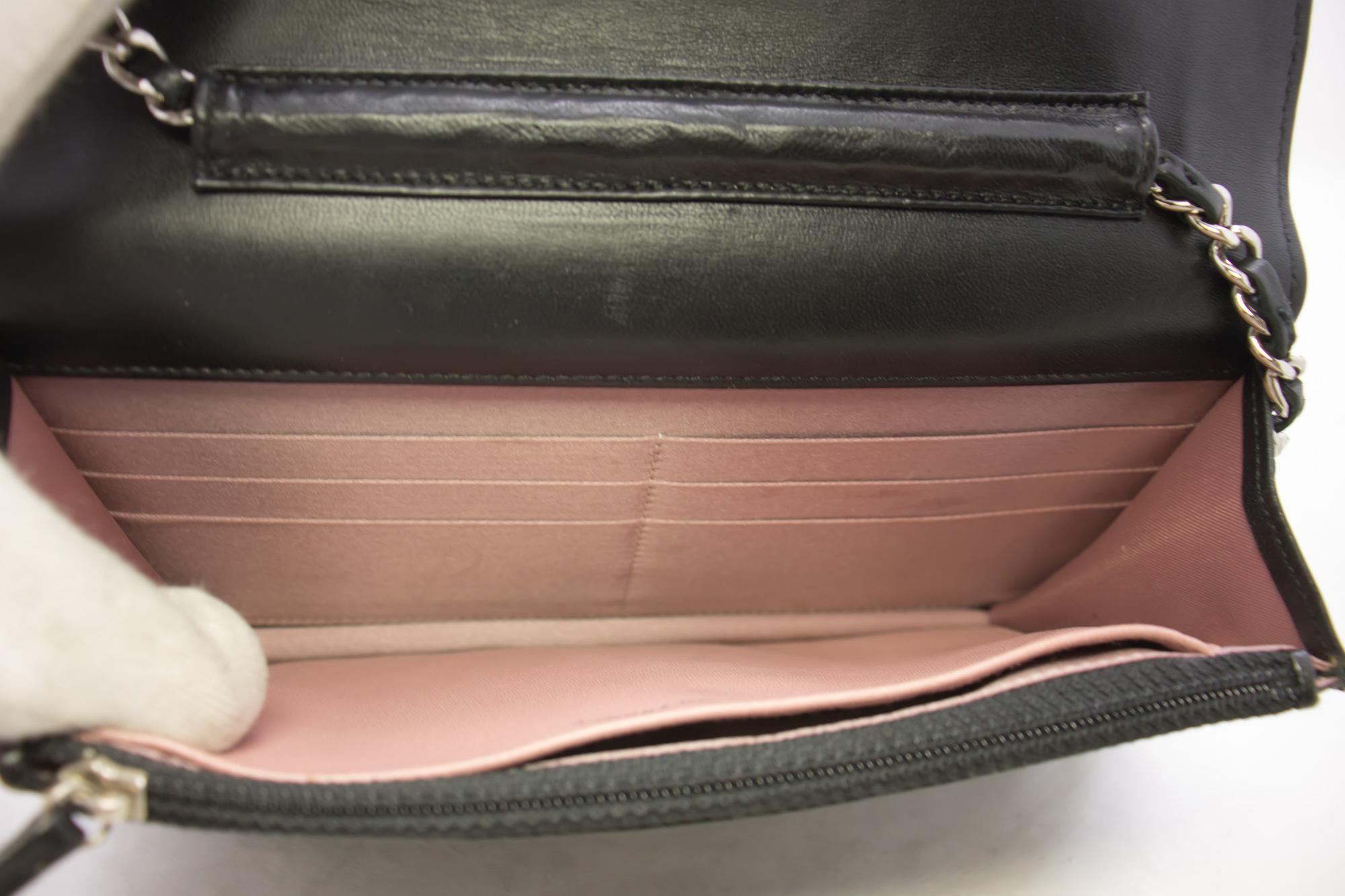CHANEL Schwarz Kamelie geprägte WOC Brieftasche auf Kette Umhängetasche 5