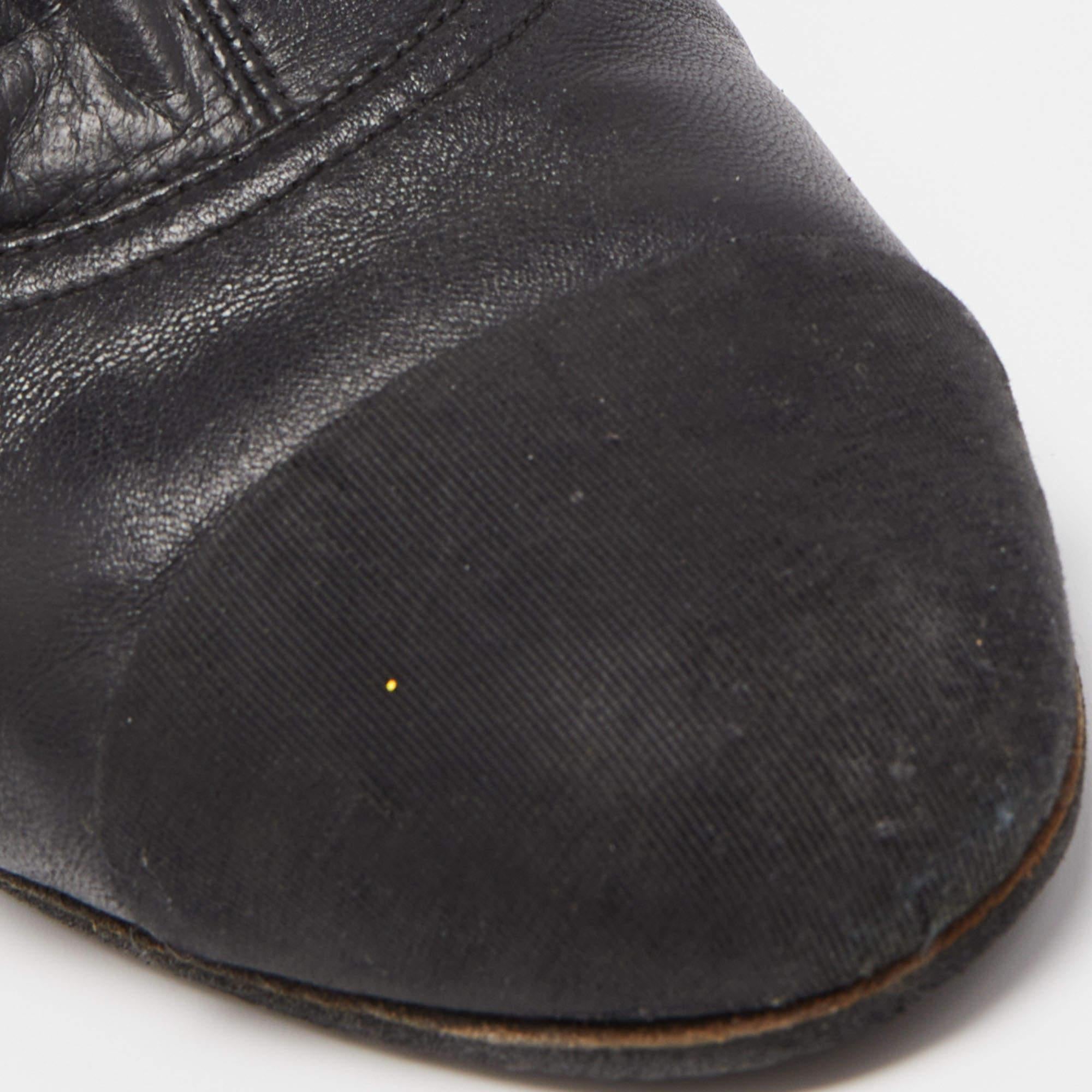 Chanel Schwarze CC Cap Toe-Stiefeletten aus Segeltuch und Leder  im Angebot 2
