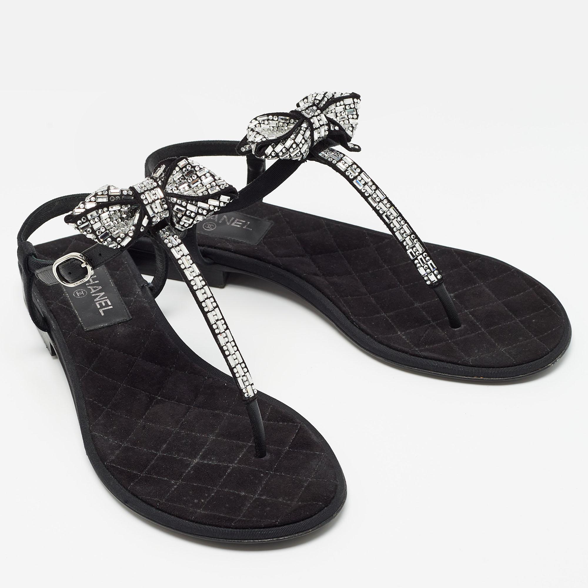 Women's Chanel Black Canvas Embellished Bow Slingback Flat Sandals Size 38.5 For Sale