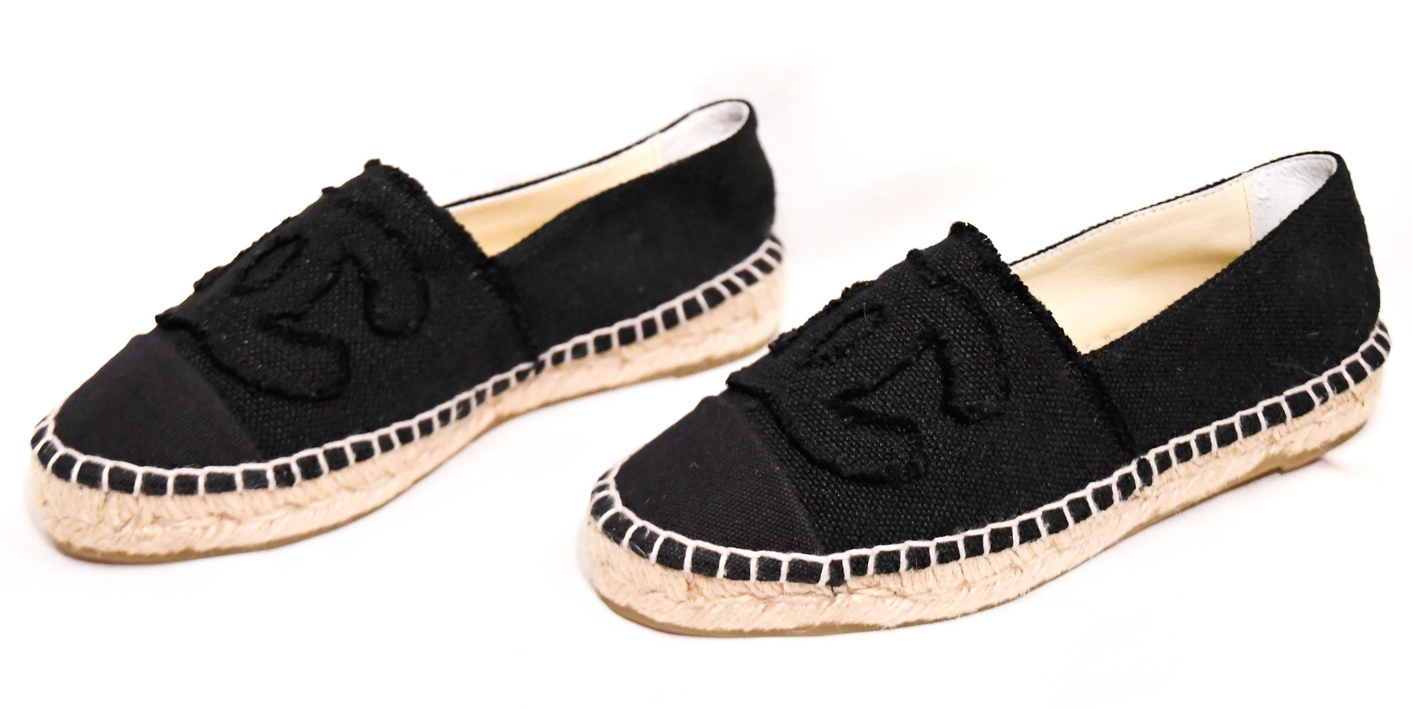 Chanel Black Canvas Espadrilles With CC Fringed on Vamps In Excellent Condition In Palm Beach, FL
