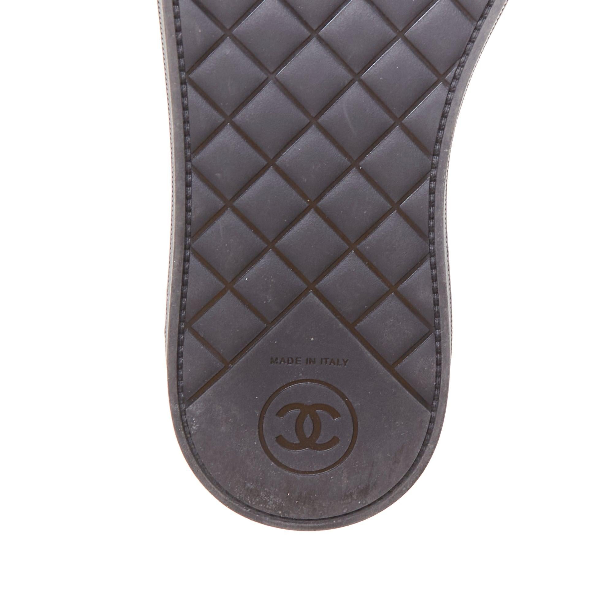 CHANEL - Chaussures à talons compensés en toile noire, ornées de perles, EU35.5 en vente 5