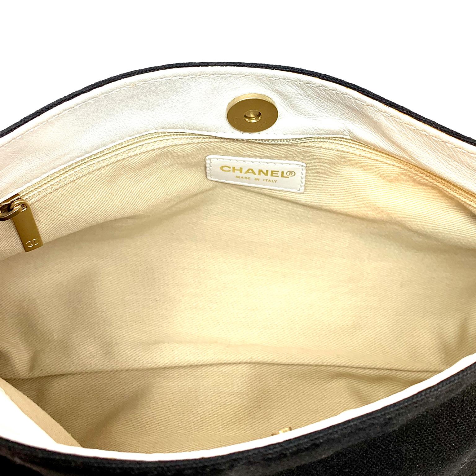 Chanel Black Canvas Shoulder bag For Sale 7