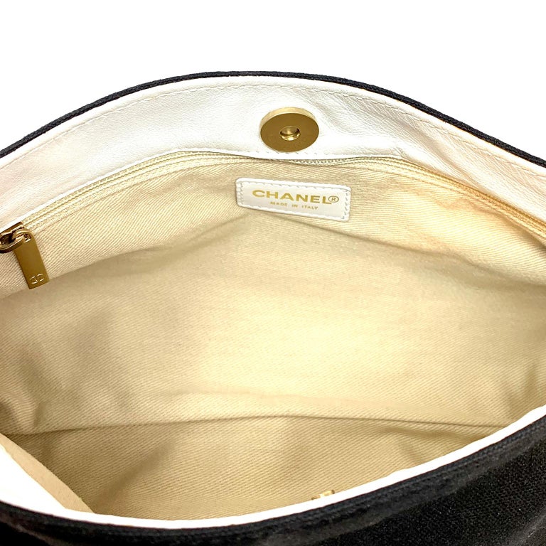 Chanel Black Canvas Shoulder bag For Sale 8
