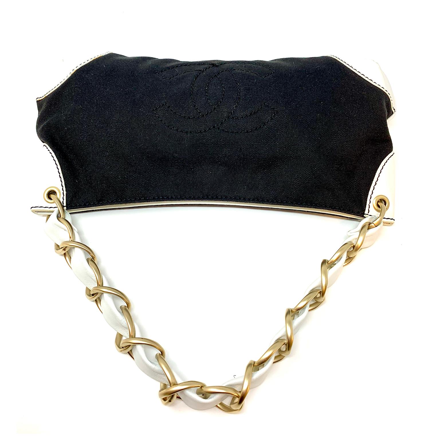 Chanel Bolso de lona negro en Excelente estado para la venta en Palm Beach, FL