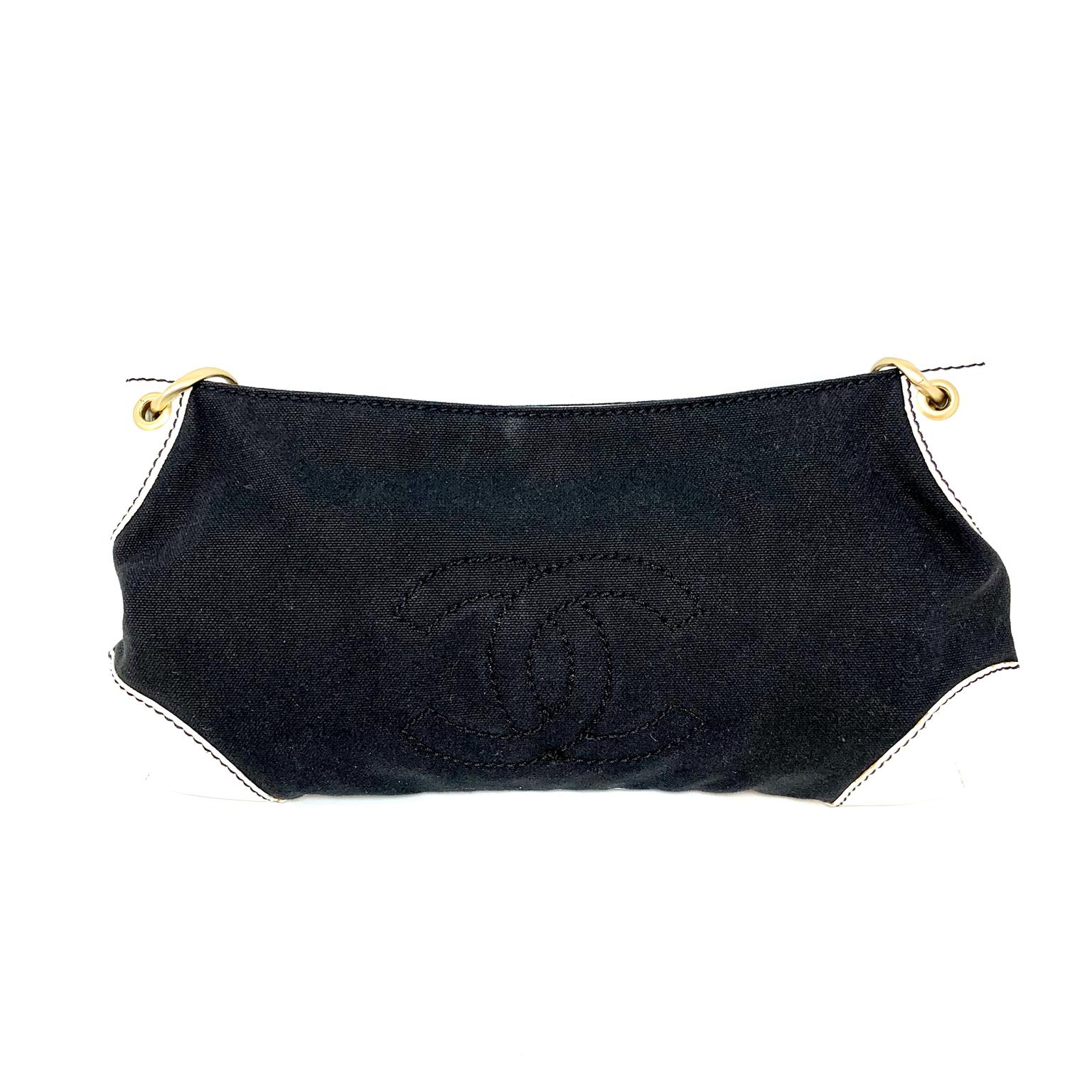 Chanel Black Canvas Shoulder bag For Sale 1