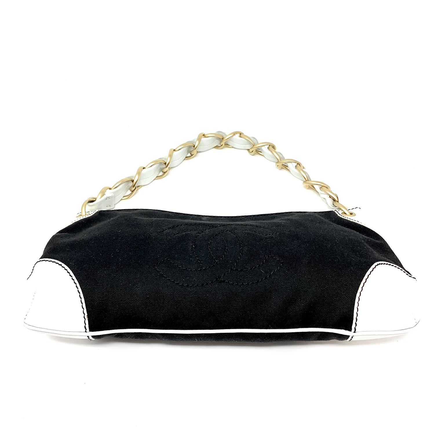 Chanel Black Canvas Shoulder bag For Sale 2