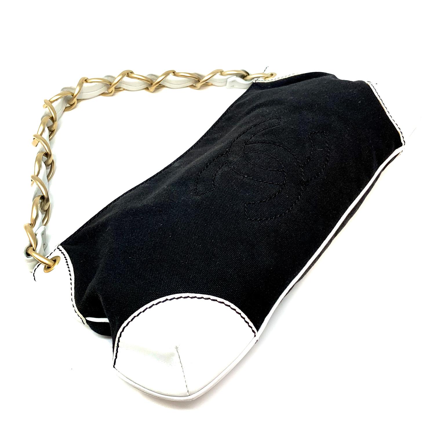 Chanel Black Canvas Shoulder bag For Sale 4