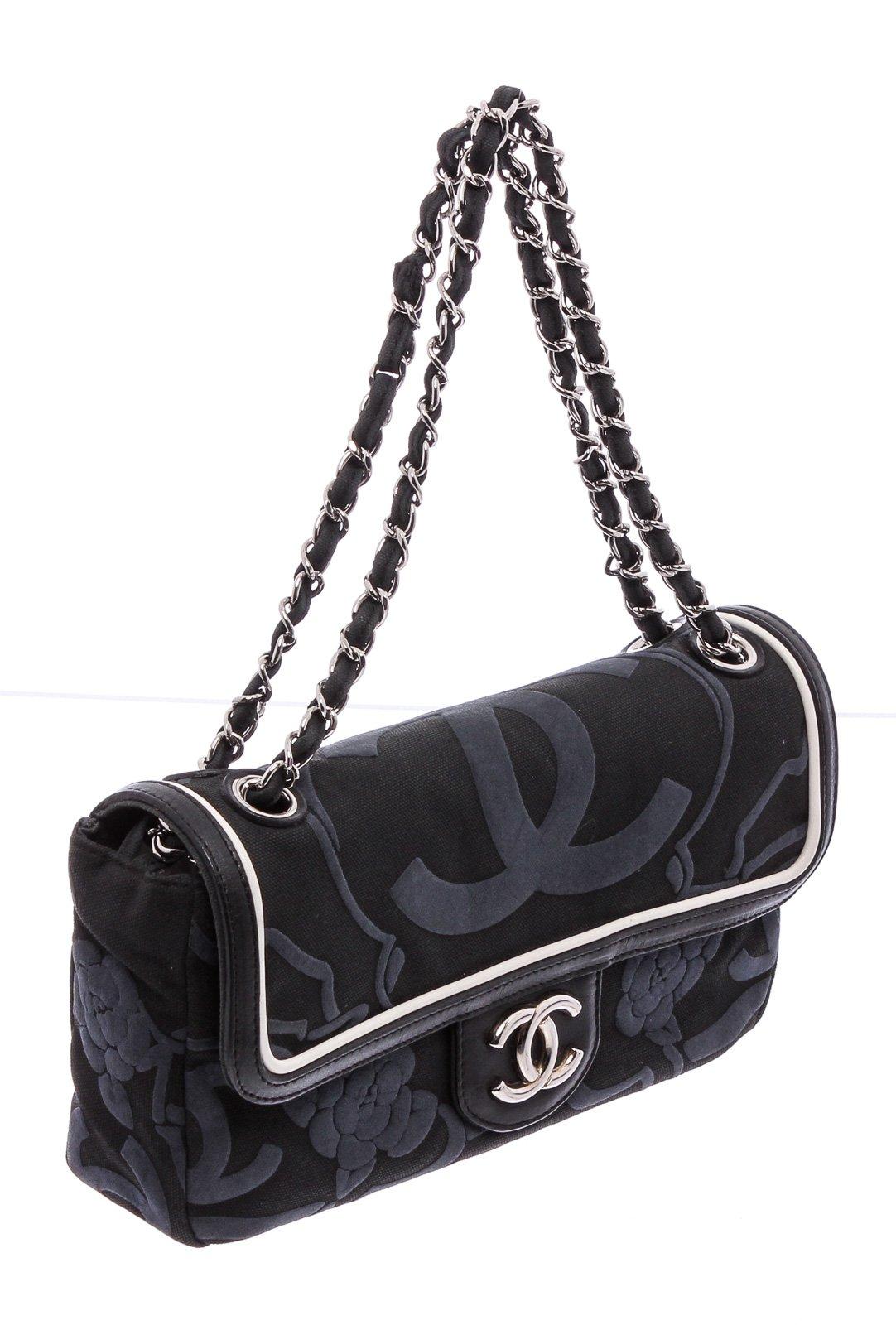 Chanel Schwarz Canvas Weiß Leder Trim Kamelie geprägte Klappe Umhängetasche 3