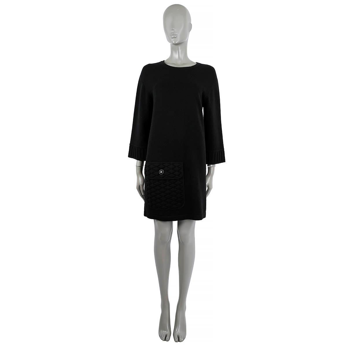 100% authentic Chanel knit dress in black cashmere (90%), nylon (9%) and spandex (1%). Features a large quilted flap pocket on the front, round neck and 3/4 sleeves. Lined in nylon (58%) and spandex (42%). Has been worn and is in excellent