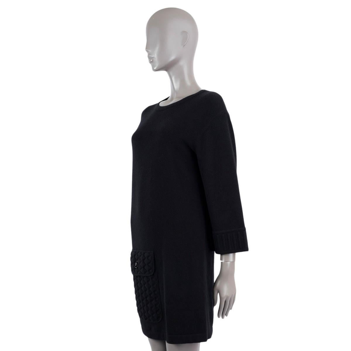Women's CHANEL black cashmere 2013 13A EDINBURG QUILTED POCKET KNIT Dress 36 XS For Sale