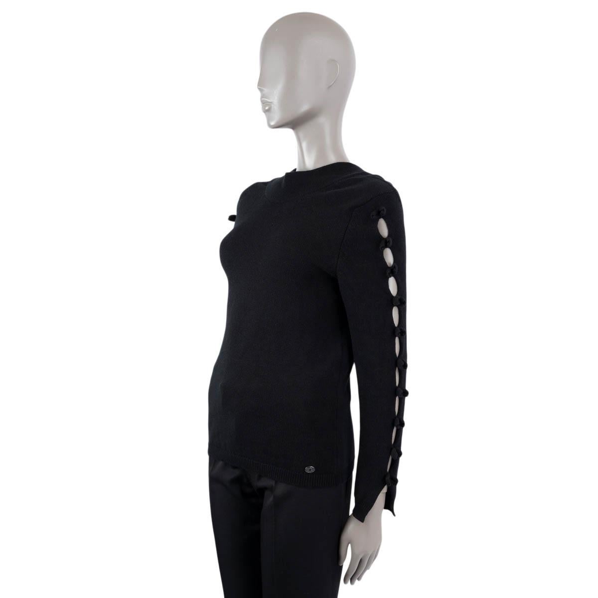 Women's CHANEL black cashmere 2017 17A COSMOPOLITE CUT-OUT BOW Sweater 38 S