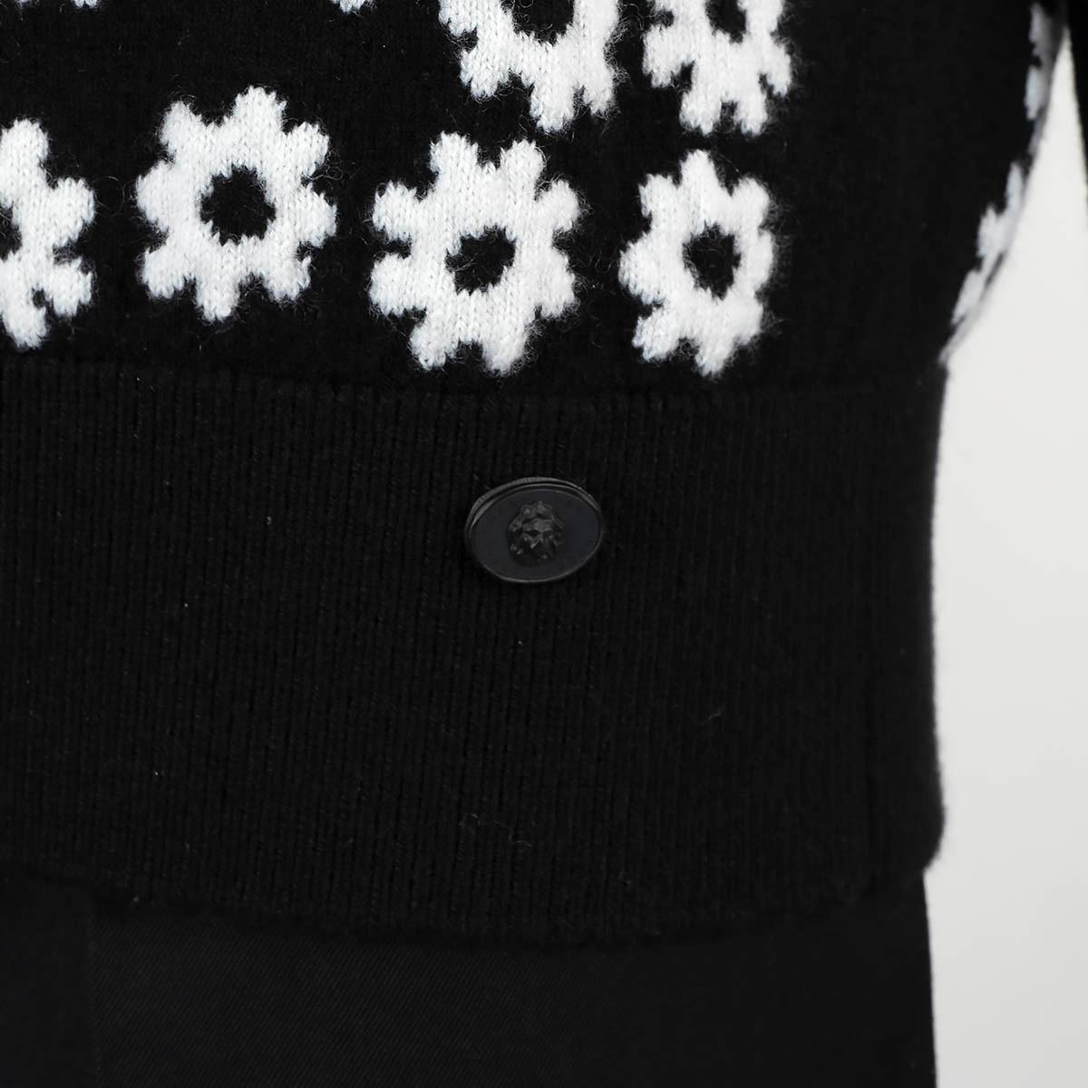 CHANEL black cashmere 2022 22P CAMELLIA INTARSIA Sweater 42 L For Sale 3