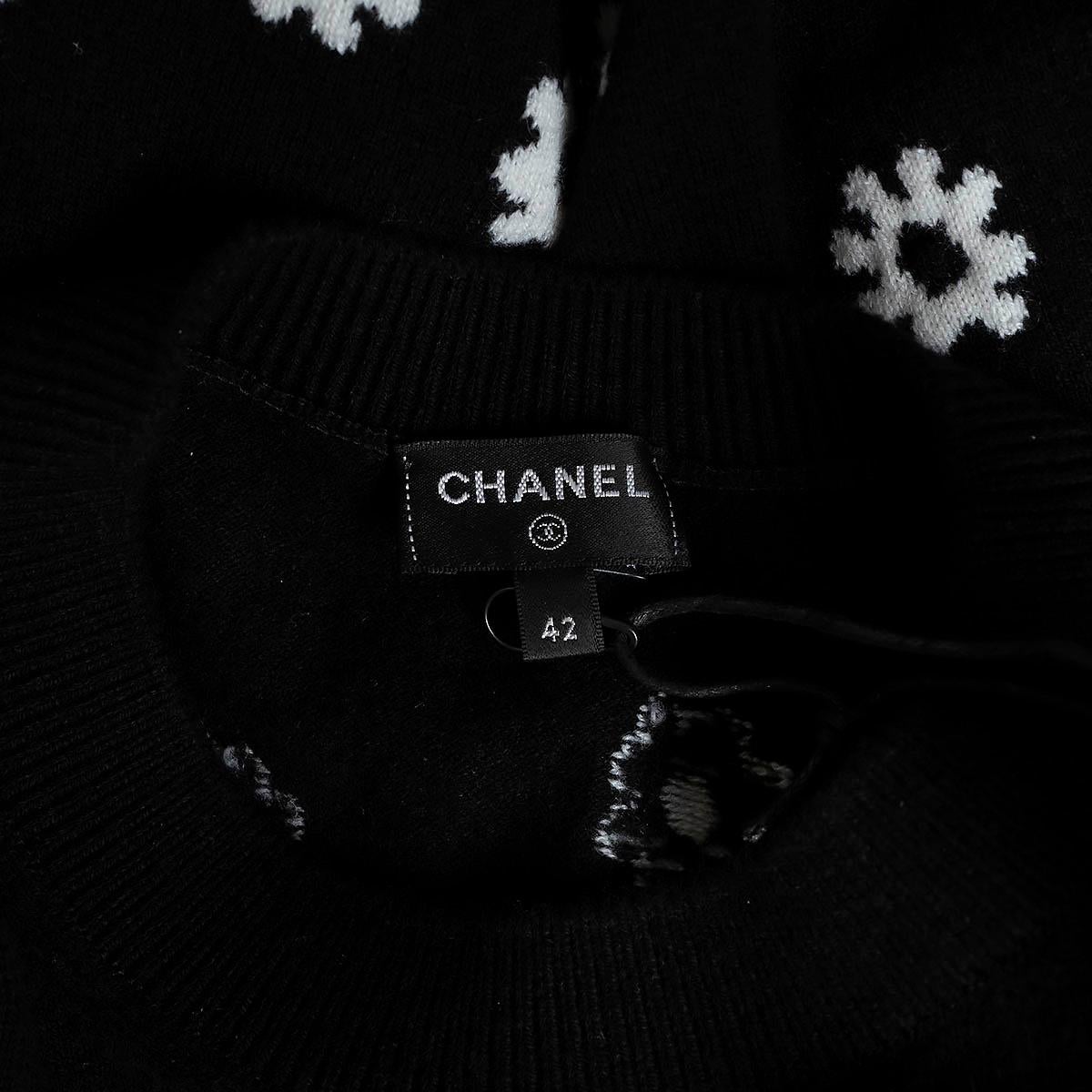 CHANEL black cashmere 2022 22P CAMELLIA INTARSIA Sweater 42 L For Sale 4