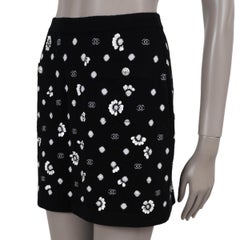 CHANEL black cashmere 23S EMBELLISHED KNIT MINI Skirt 36 XS