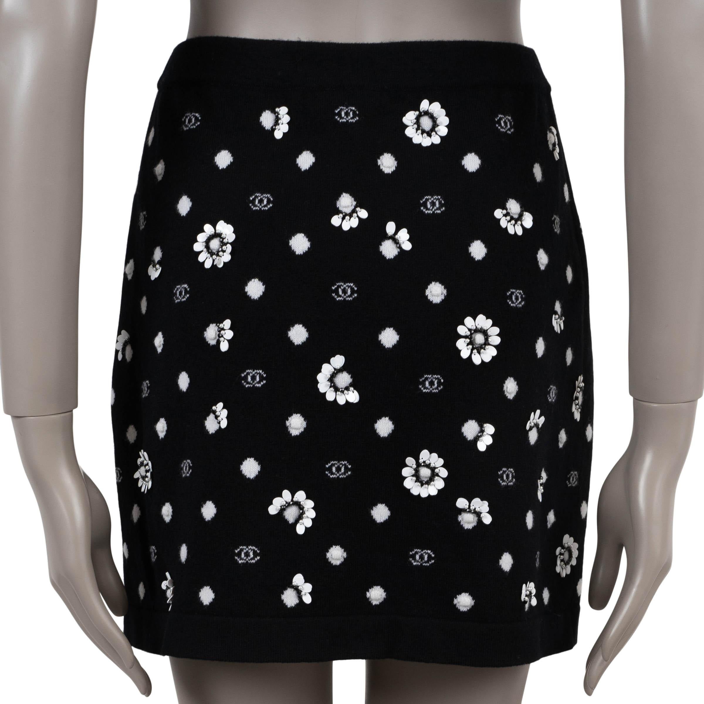 Black CHANEL black cashmere 23S EMBELLISHED KNIT MINI Skirt 36 XS For Sale