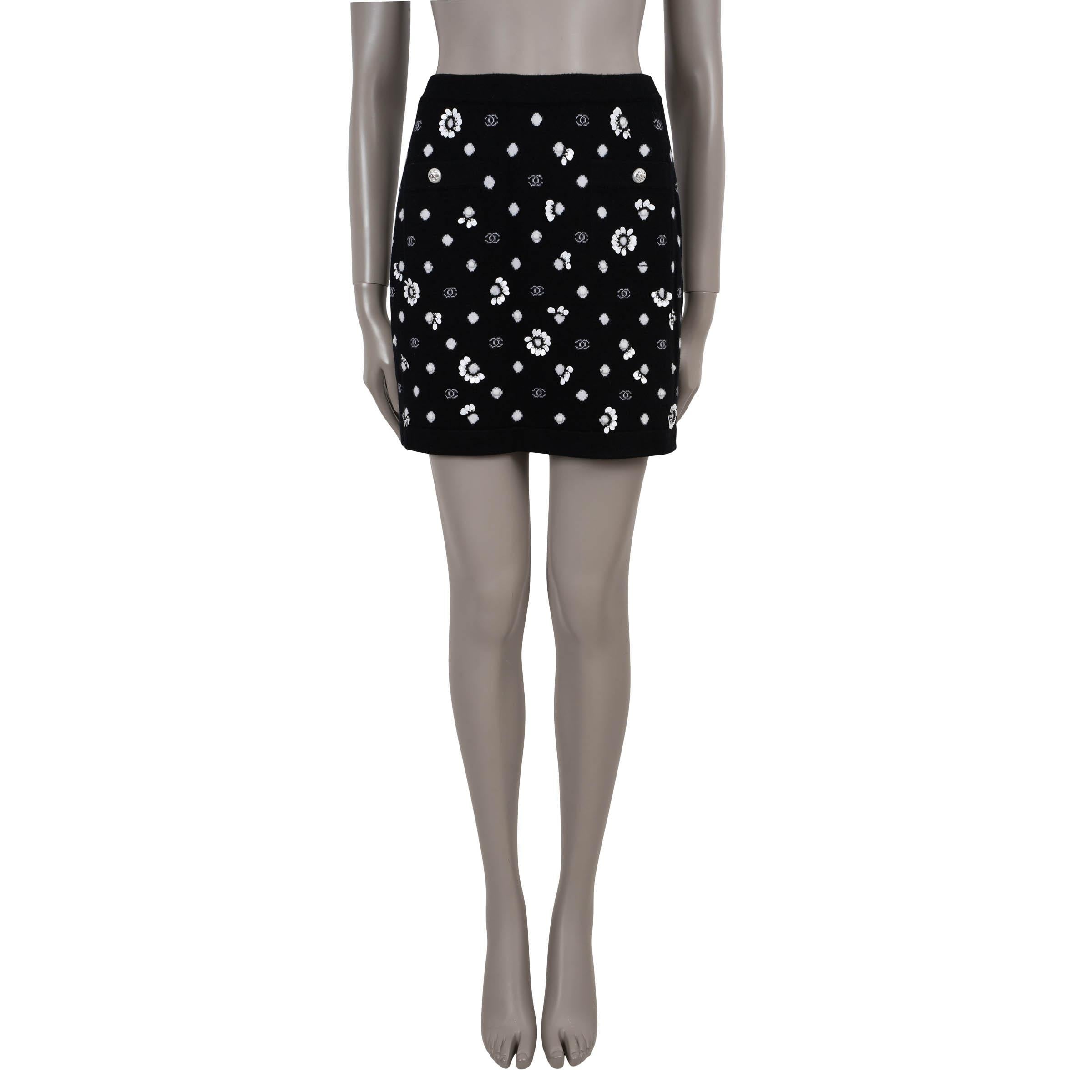 Women's CHANEL black cashmere 23S EMBELLISHED KNIT MINI Skirt 36 XS For Sale