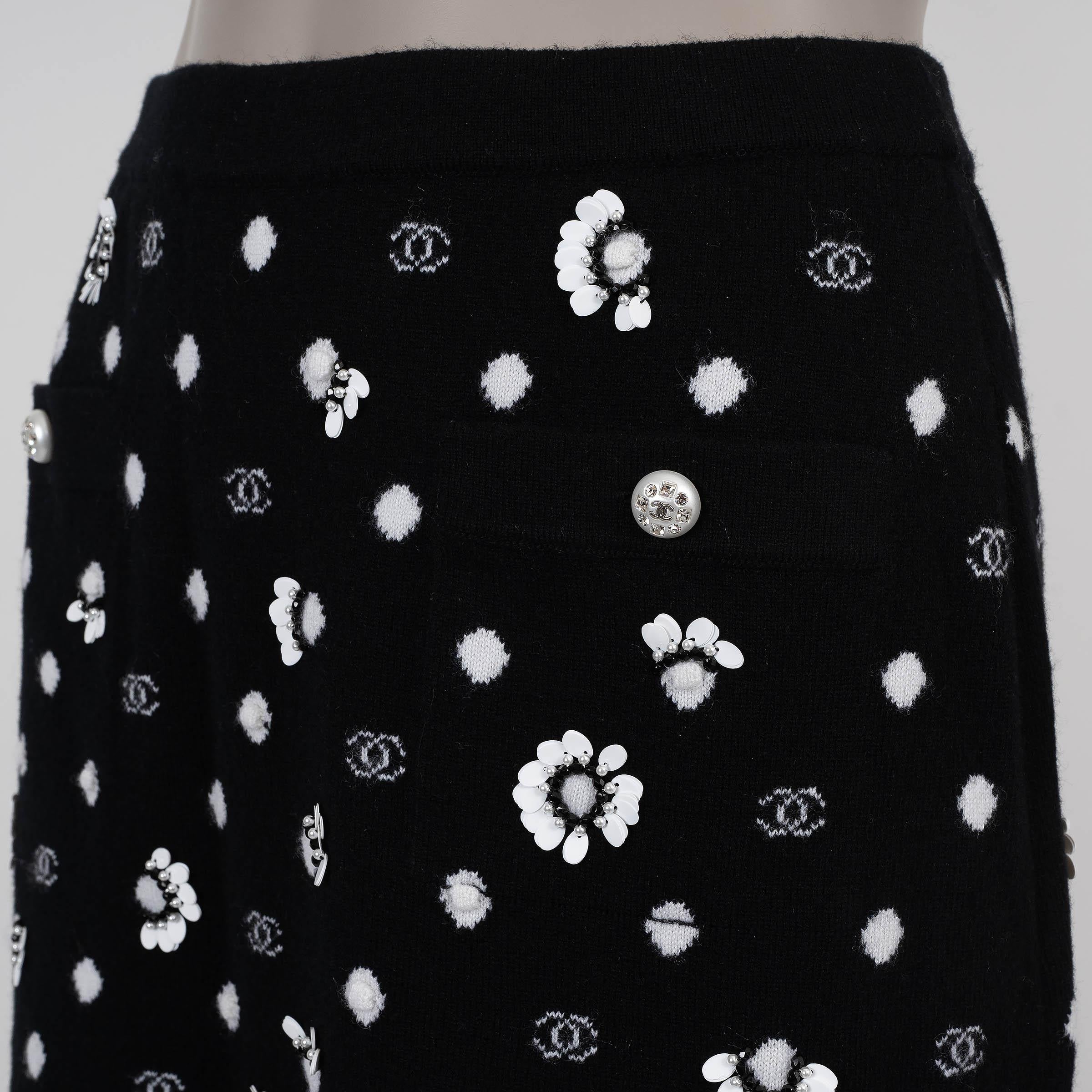CHANEL black cashmere 23S EMBELLISHED KNIT MINI Skirt 36 XS For Sale 1