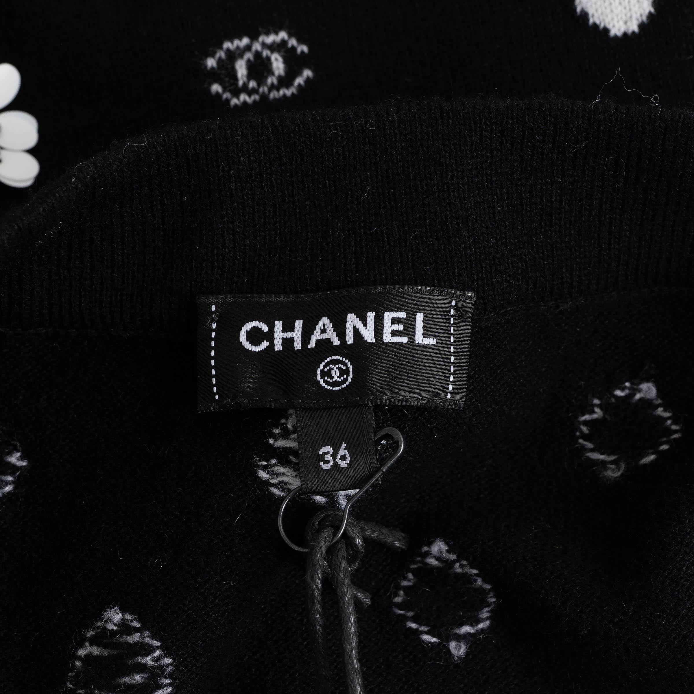 CHANEL black cashmere 23S EMBELLISHED KNIT MINI Skirt 36 XS For Sale 2