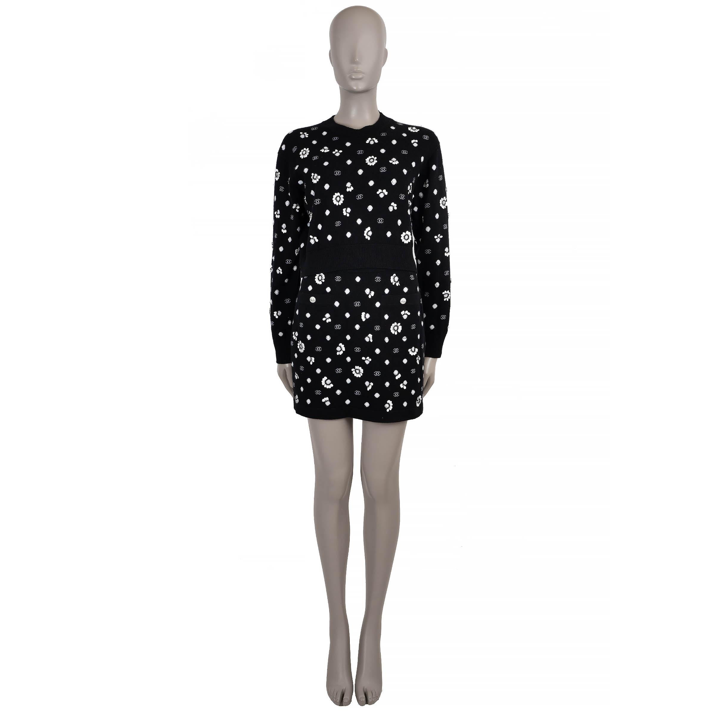 CHANEL black cashmere 23S EMBELLISHED KNIT MINI Skirt 36 XS For Sale 4