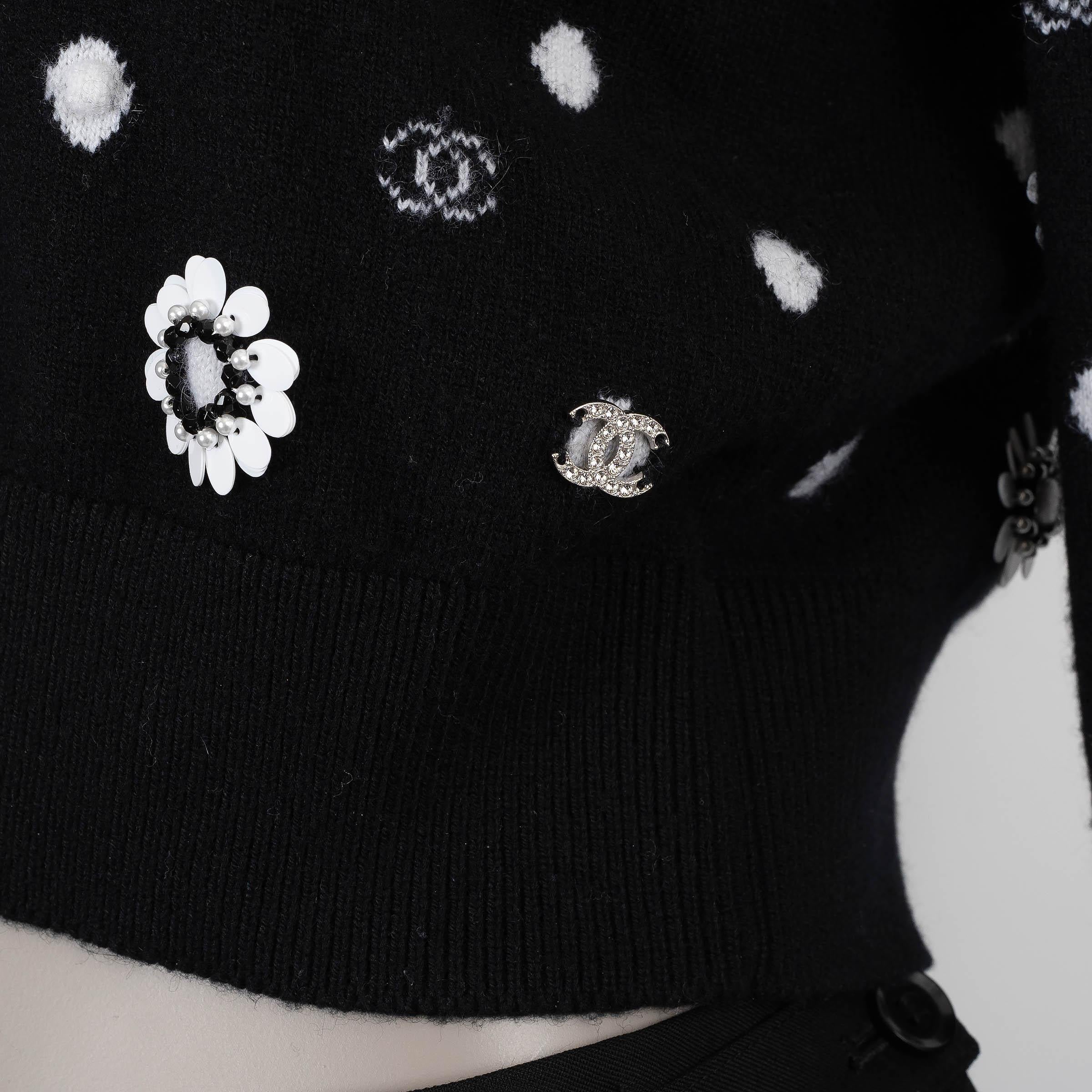 CHANEL black cashmere 23S EMBELLISHED Sweater XS For Sale 1