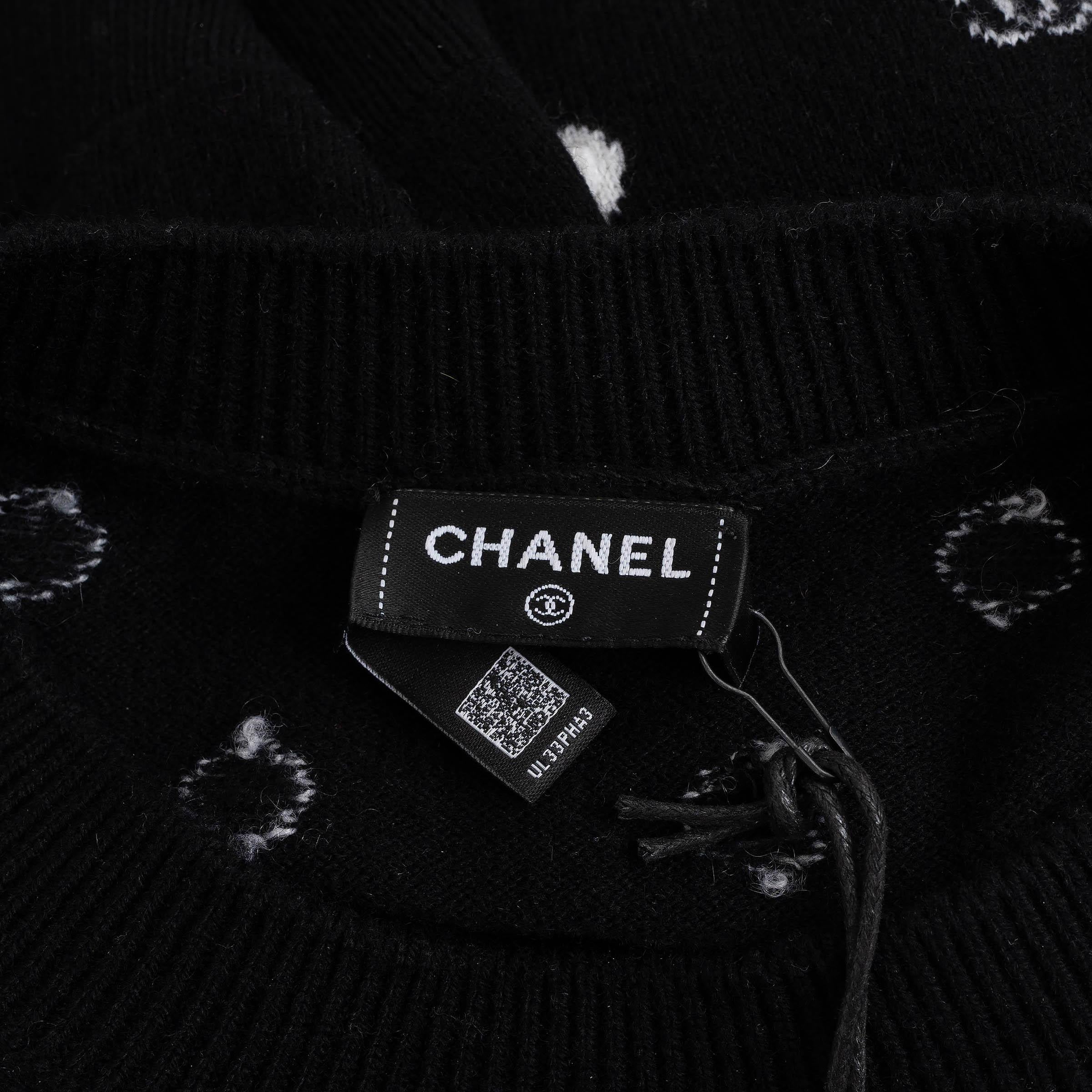 CHANEL black cashmere 23S EMBELLISHED Sweater XS For Sale 2