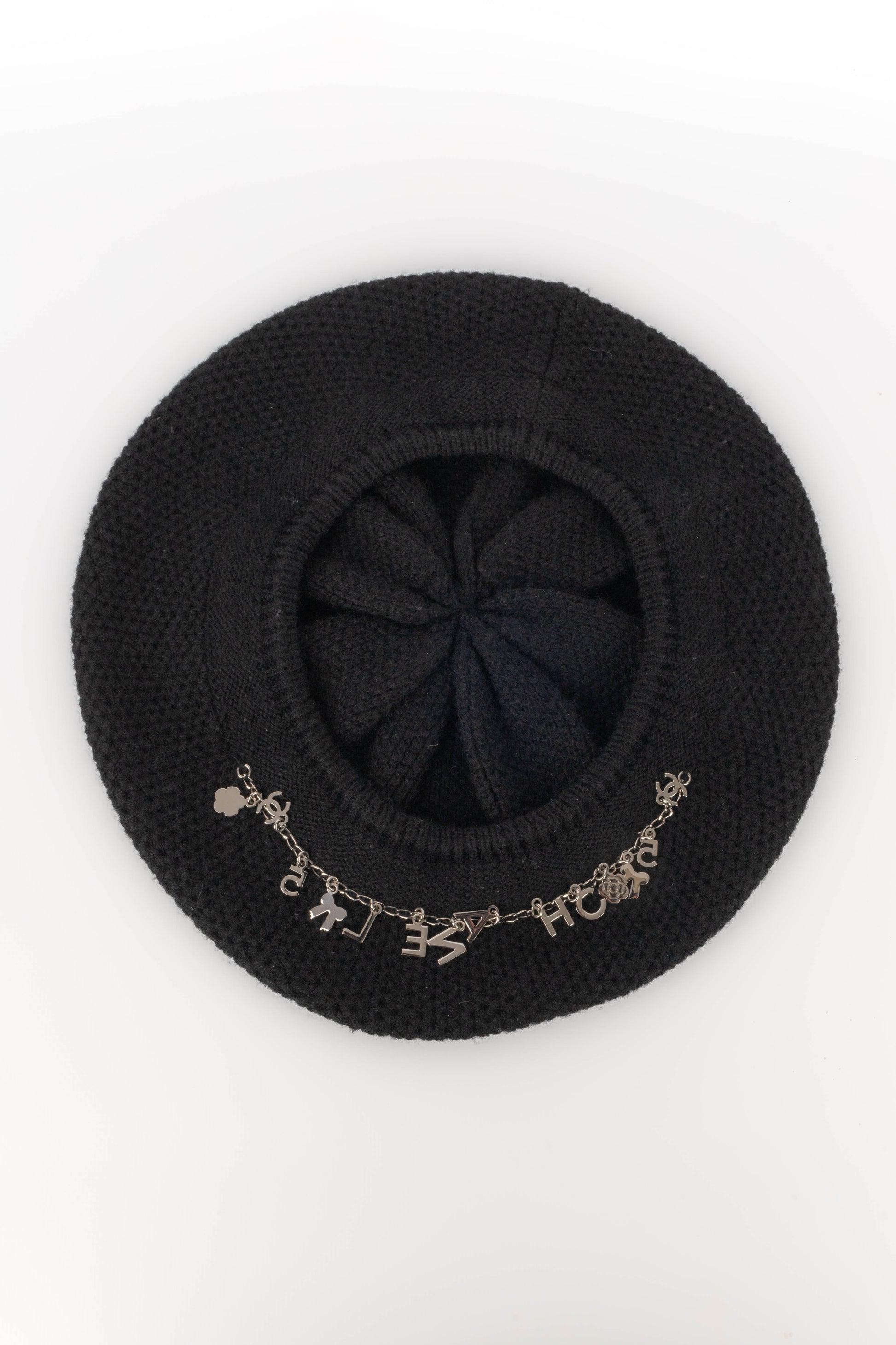 Chanel Black Cashmere Beret In Excellent Condition In SAINT-OUEN-SUR-SEINE, FR