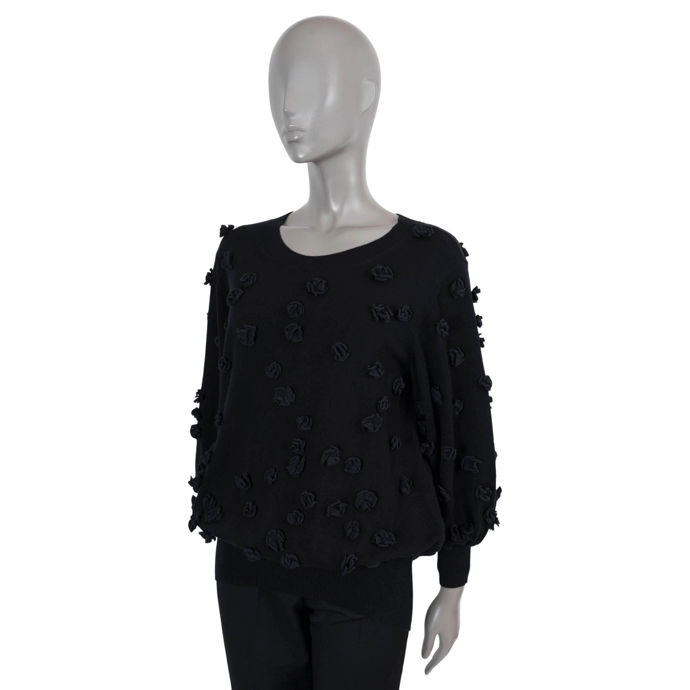 100% authentic Chanel sweater in black cashmere (54%), cotton (30%) and polyester (16%). Features all-over Camellia applications, a boatneck and wide rib-knit cuffs and hem. Unlined. Has been worn and is in excellent condition.

2018