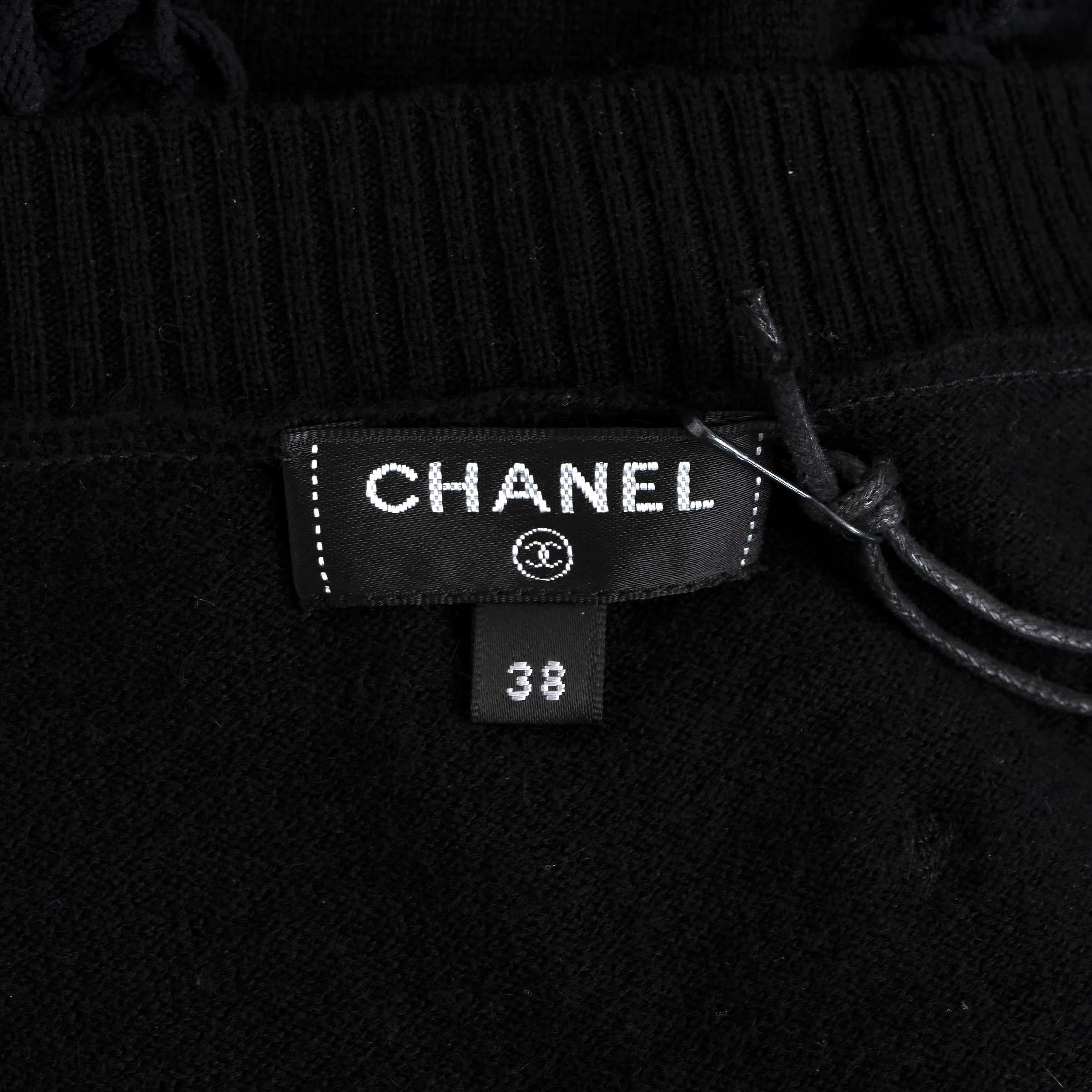 CHANEL black cashmere blend 2018 18S CAMELLIA APPLIQUÉ Sweater 38 S For Sale 2