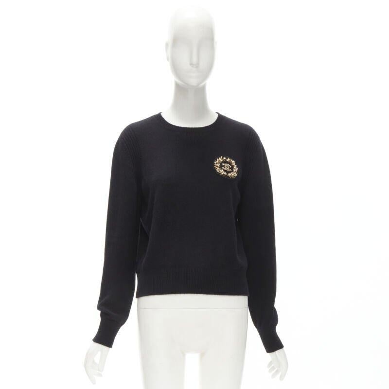 CHANEL black cashmere blend gold bead pearl CC embellished badge sweater FR42  L For Sale 5