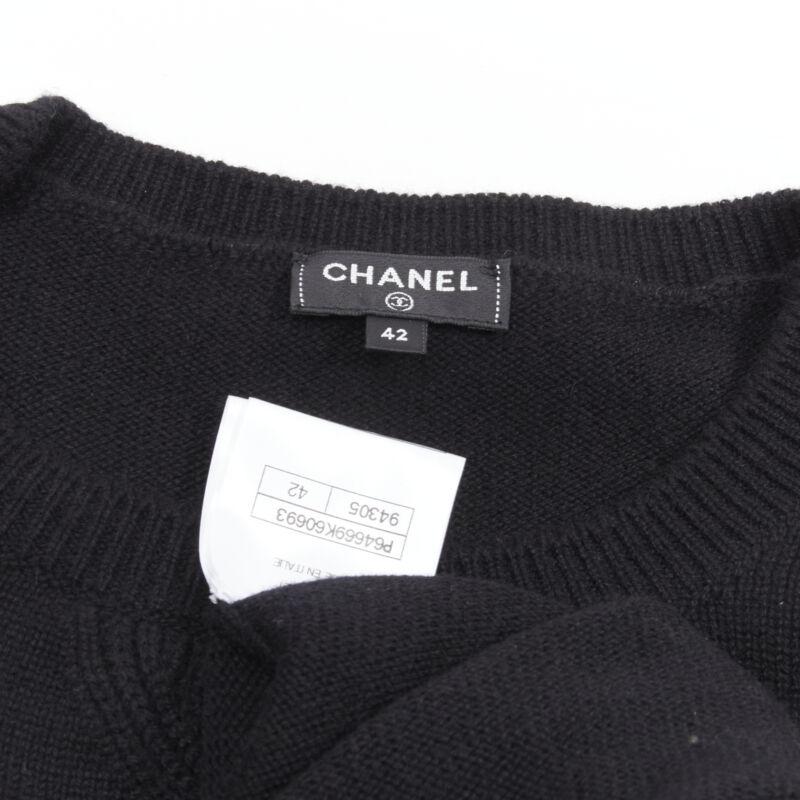 CHANEL black cashmere blend gold bead pearl CC embellished badge sweater FR42  L For Sale 4