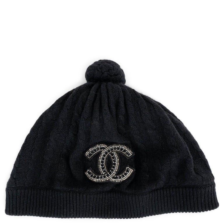 CHANEL black cashmere CC CABLE KNIT Beanie Hat For Sale at  display picture 3