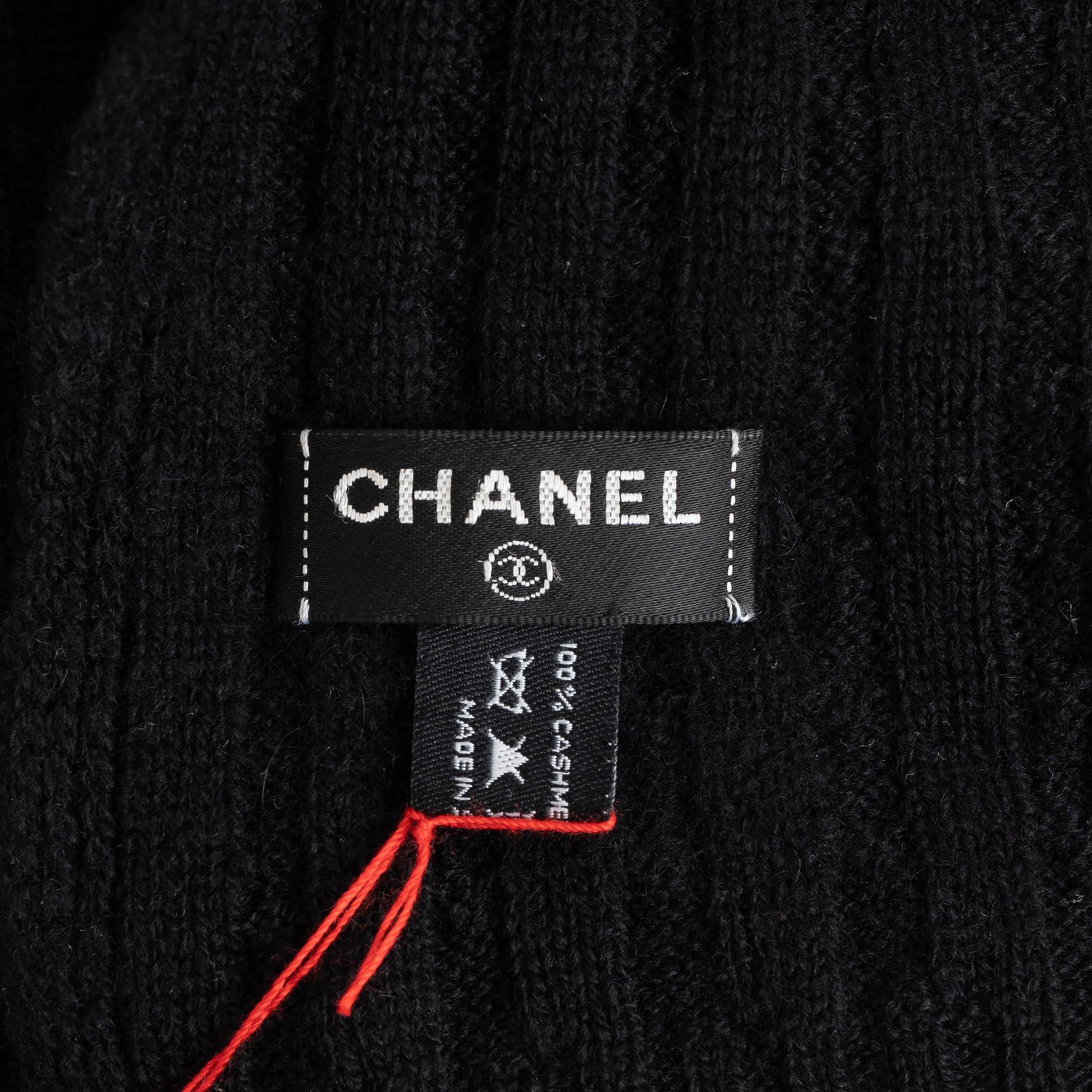 Nero Sciarpa Chanel nera in cashmere CC CABLE-KNIT in vendita