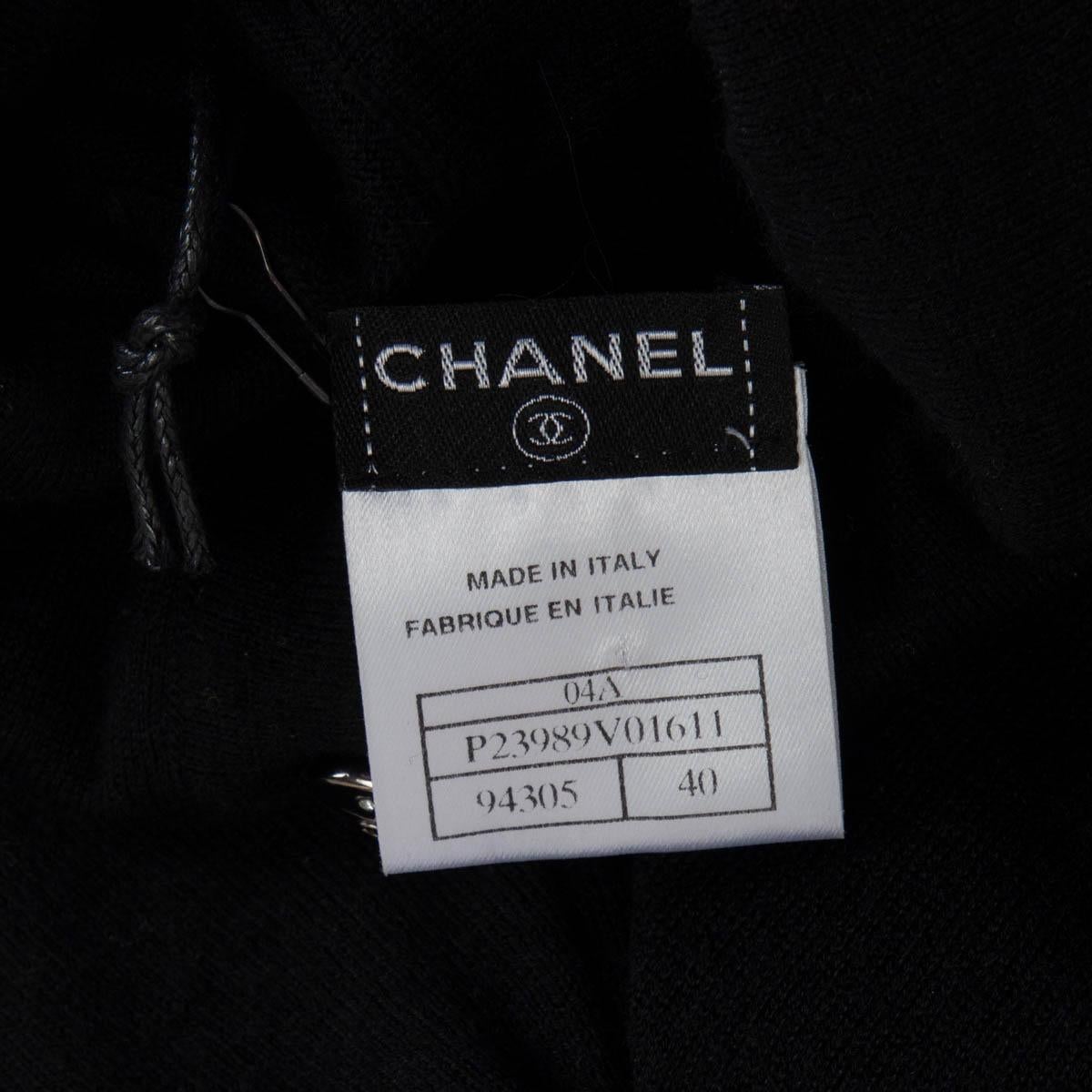 CHANEL black cashmere FLOWER EMBELLISHED KNIT TURTLENECK Shirt 40 M For Sale 2