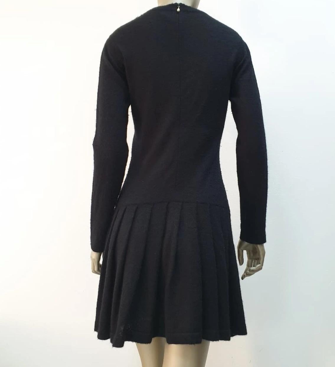 Chanel Schwarzes Kaschmir-Mohair-Pulloverkleid - Größe 38 im Zustand „Gut“ im Angebot in Krakow, PL