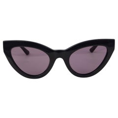 ALEXANDER MCQUEEN Lunettes de soleil noires à œil de chat MQ152S