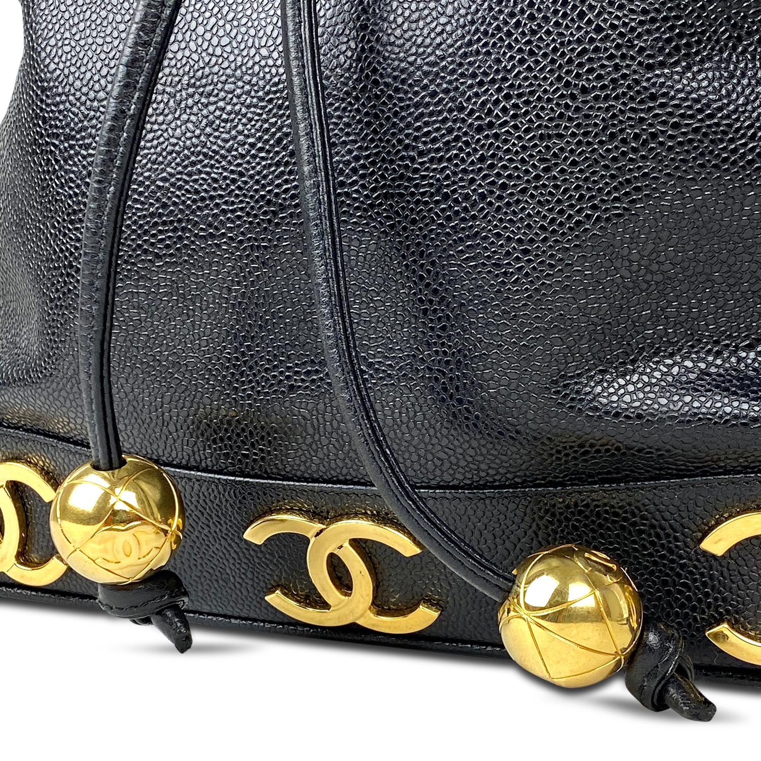 Chanel Black Caviar Bucket Bag In Good Condition In Sundbyberg, SE