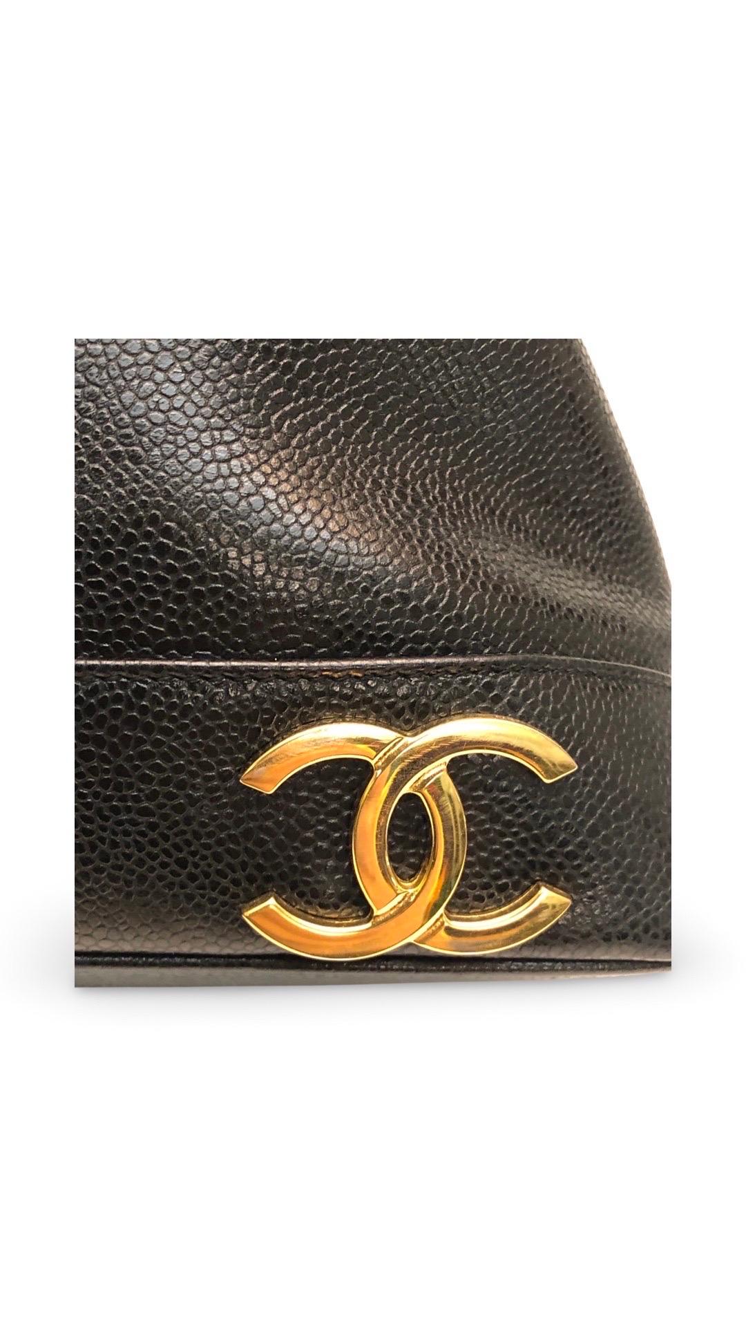 Chanel black caviar CC drawstring bucket bag In Good Condition In Sheung Wan, HK