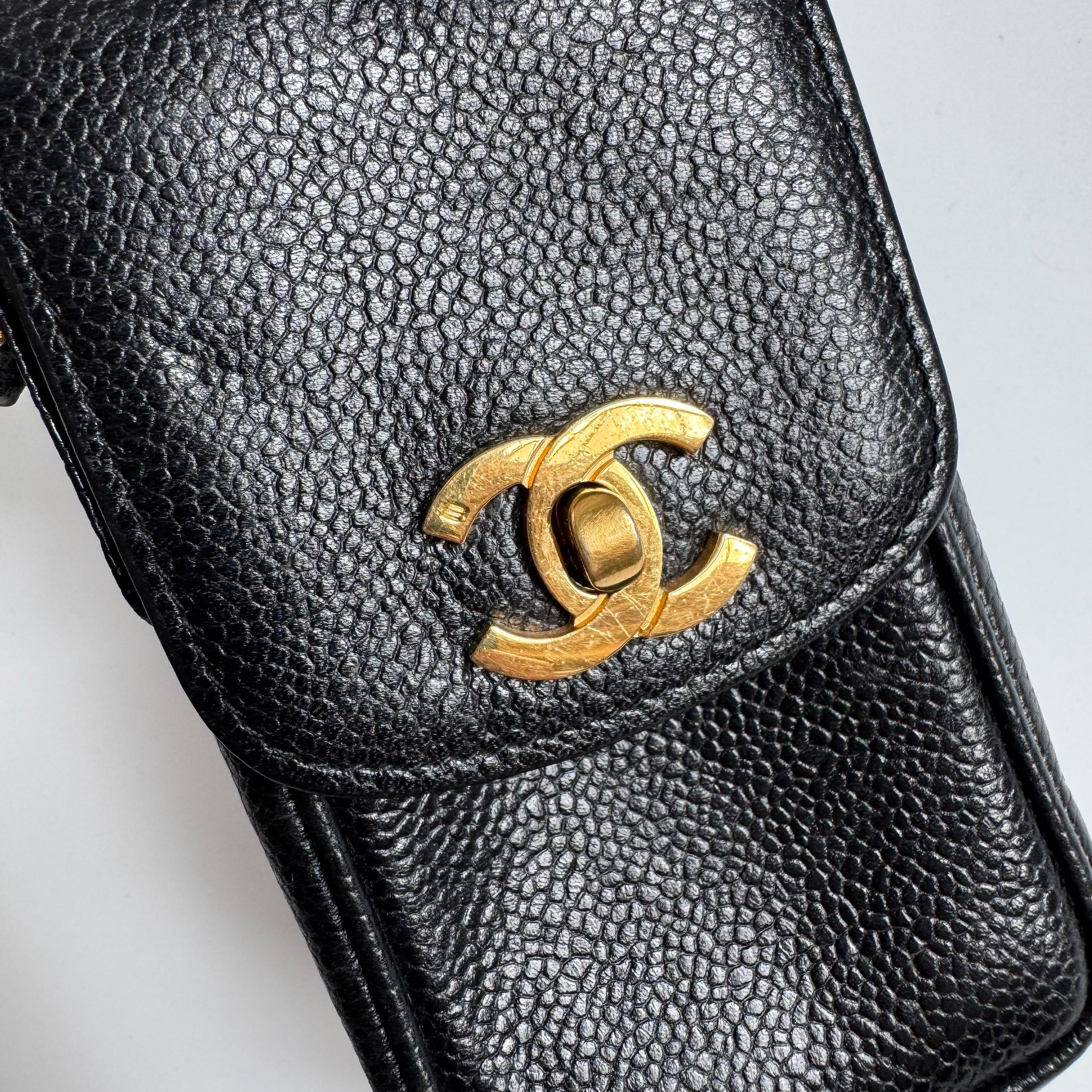 Chanel Black Caviar CC Phone Case Matelasse Chain Strap Crossbody Bag in vendita 1