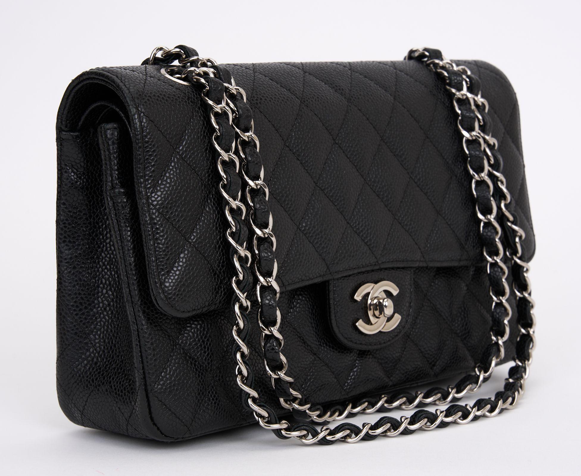 This Chanel Caviar Quilted Flap bag in a caviar black leather, features a leather threaded silver chain link shoulder strap and a flap with CC turn lock. Dust cover, and ID card included
Strap Drop - 9.5