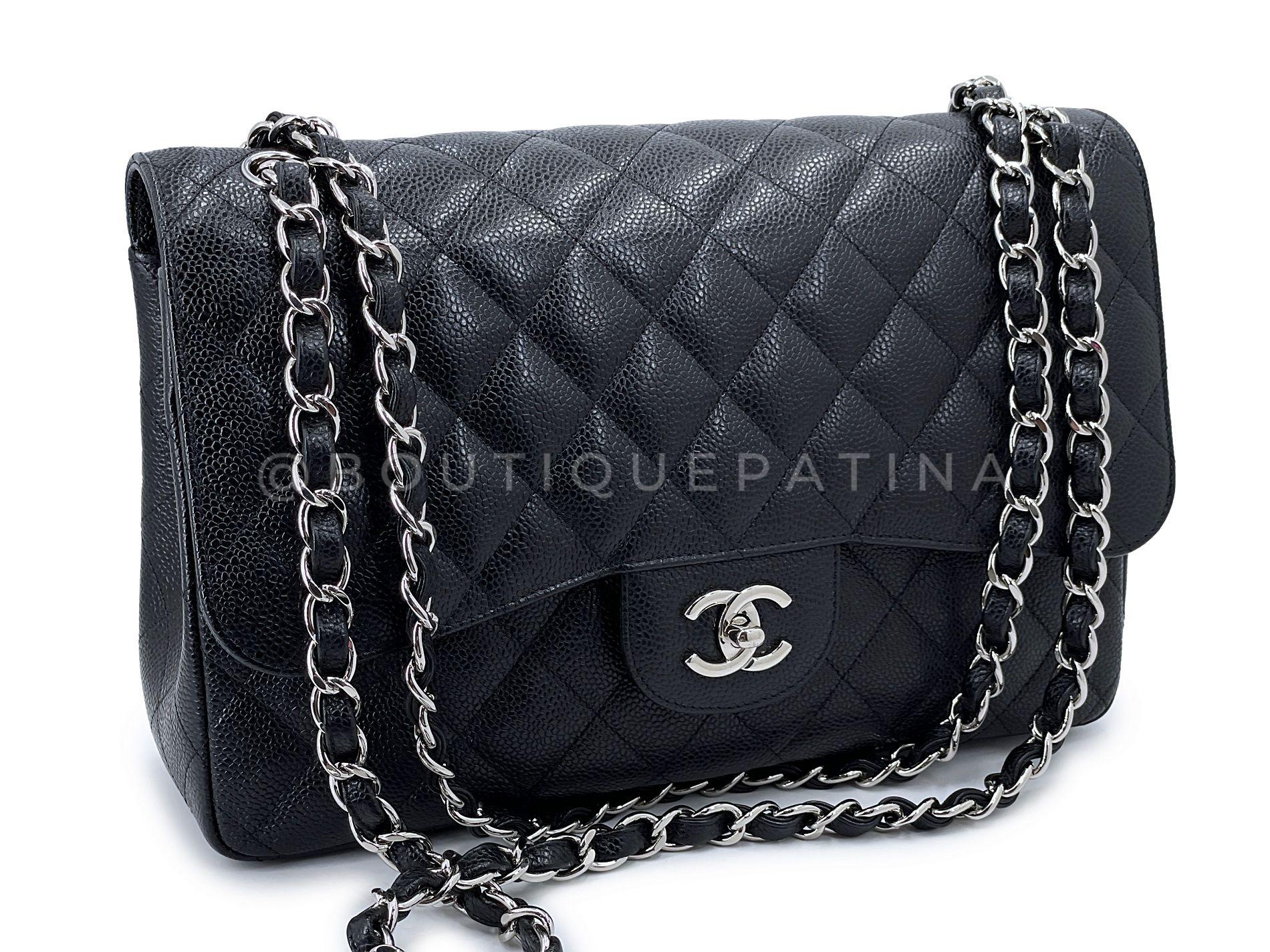 Store item: 66178
For 20 years, Boutique Patina has specialized in sourcing and curating the most pristine vintage and collectible accessories by searching closets around the world. 

We only curate and procure the best condition preowned bags on