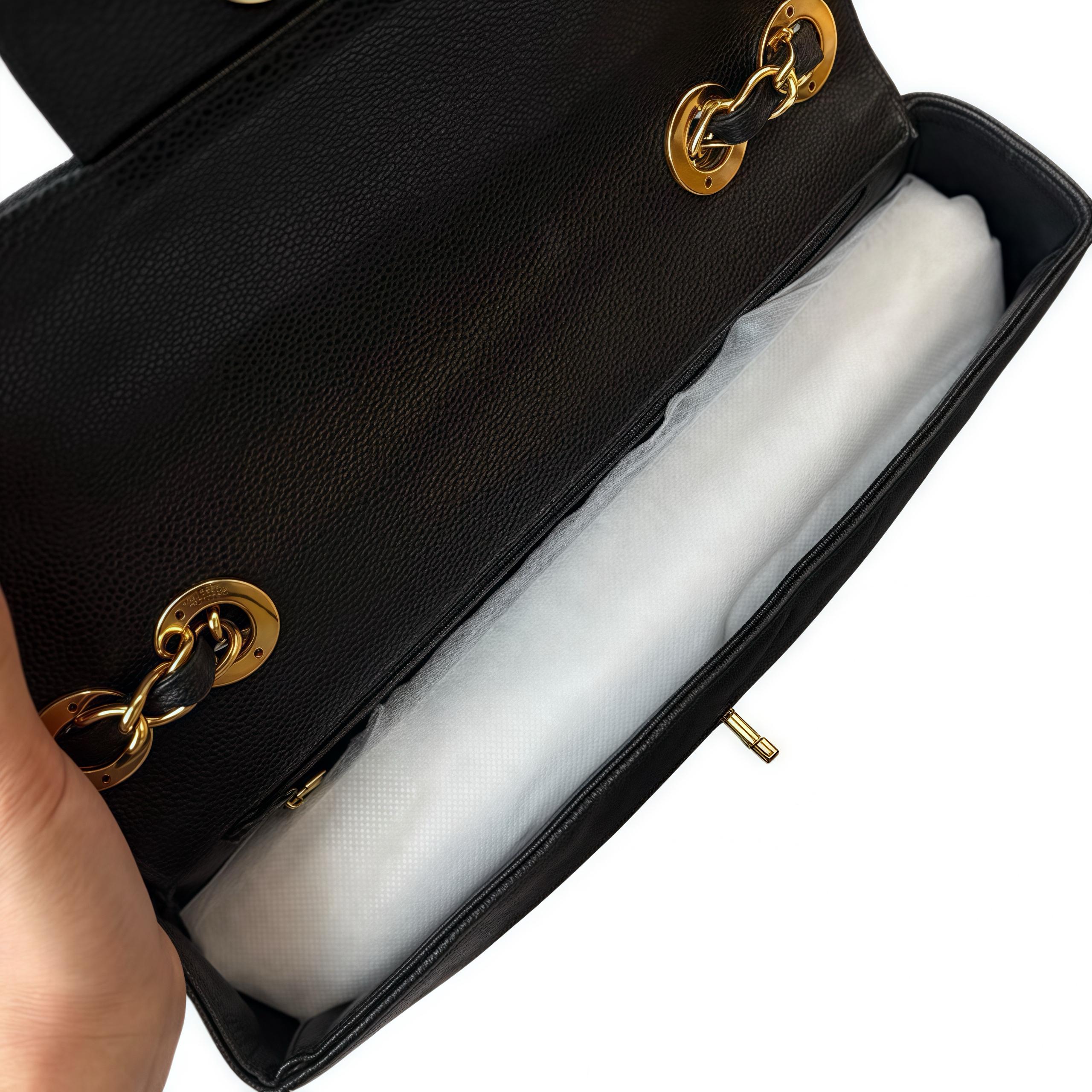 Chanel Caviar Negro Jumbo Piel Vintage Jumbo 30 Bolso Solapa Clásico en venta 3