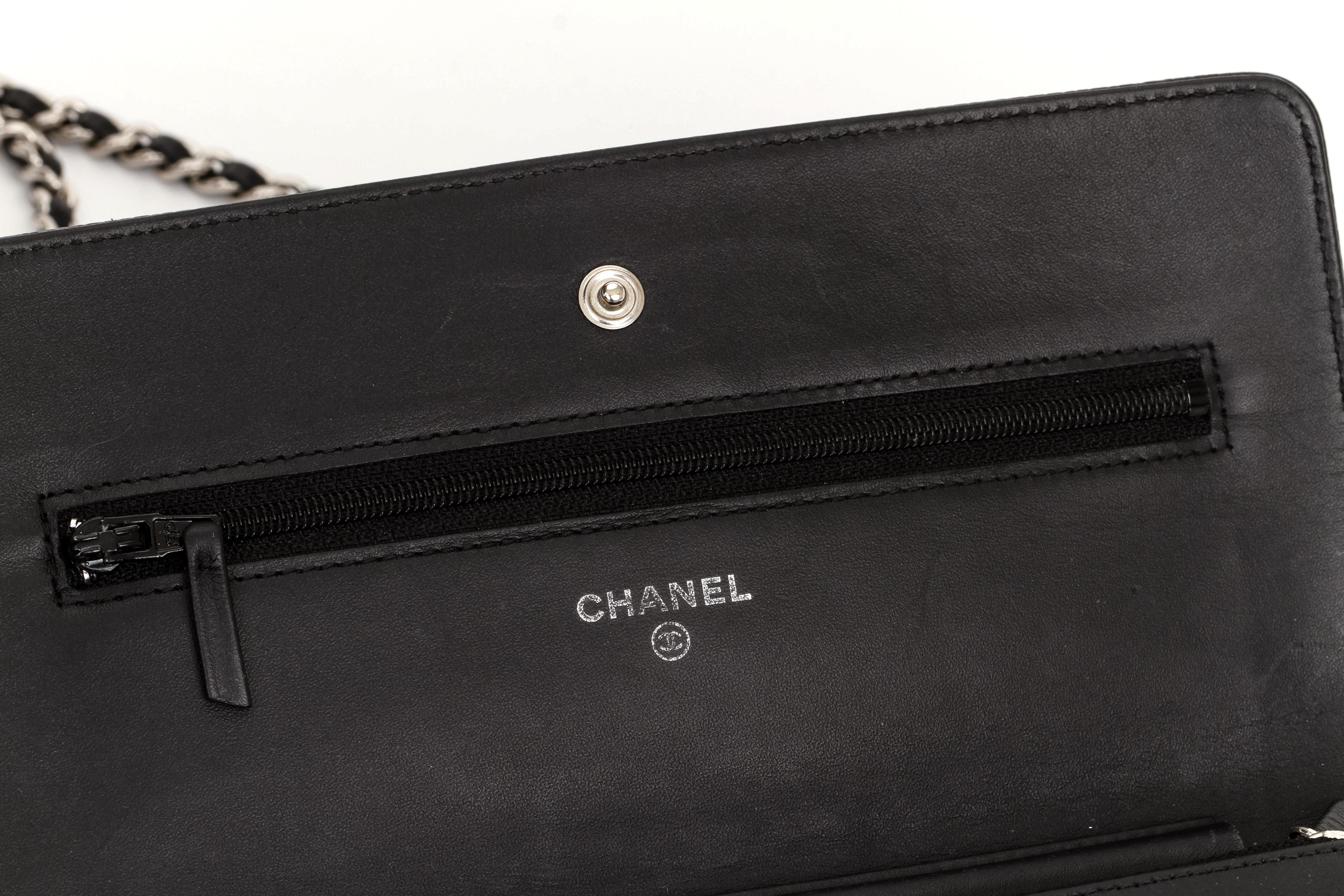  Portefeuille à bandoulière Chanel en cuir d'agneau caviar noir sur chaîne Pour femmes 