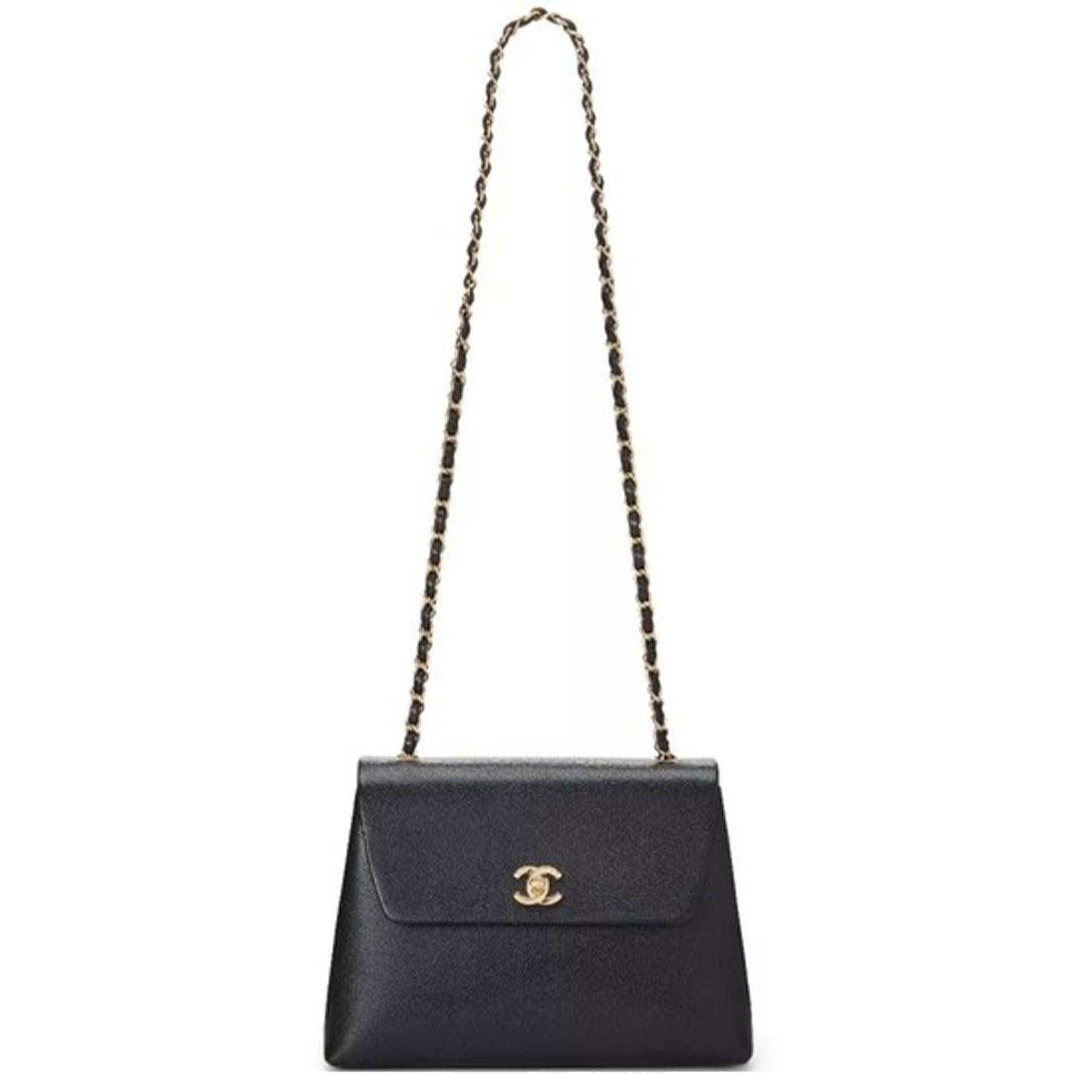 Year: 1997 {VINTAGE 27 Years}
Gold hardware
Classic interwoven chain
Interwoven chain
Classic back pocket
Caviar leather
Black leather lined interior
Main interior zippered pocket
W 10.0