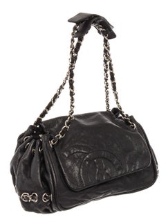 Chanel - Sac à bandoulière plié accordéon en cuir caviar noir avec chaîne CC
