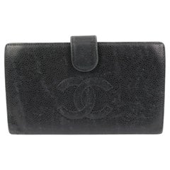 Chanel - Portefeuille à rabat long en cuir caviar noir avec logo CC 95ck323s